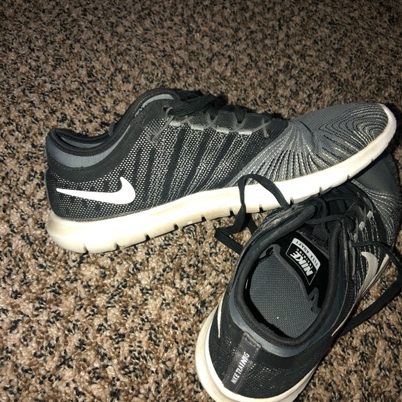 Nike shoes - Picture 3 of 5